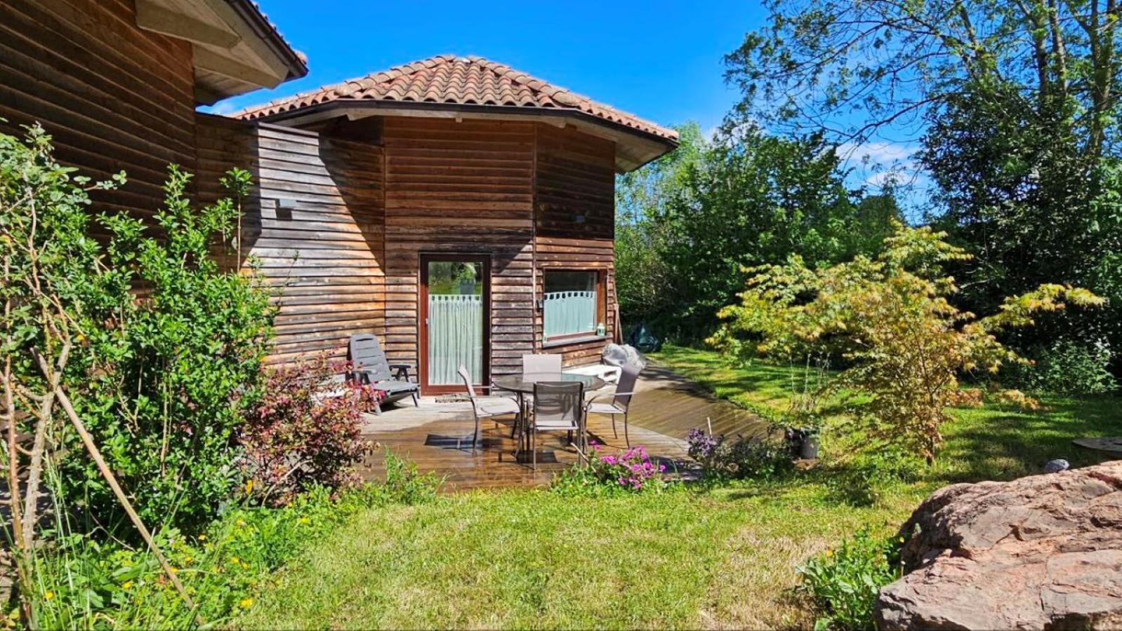 Mini Casa Con Jardin Villa Mungia Bagian luar foto